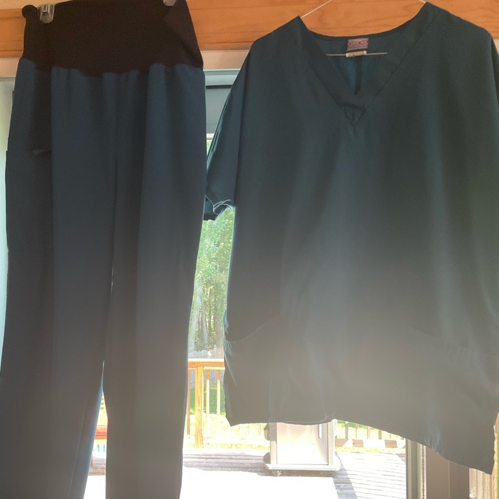 Cherokee Scrub Top & Ave Scrub Pants (Teal/ Caribbean)